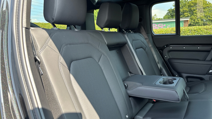 Land Rover Defender 3.0 D250 X-Dynamic SE 110 5dr Auto Diesel Estate - Image 34